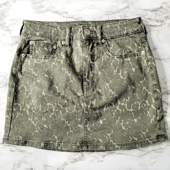 American Eagle Outfitters Olive Mini Skirt - Picture 2 of 7